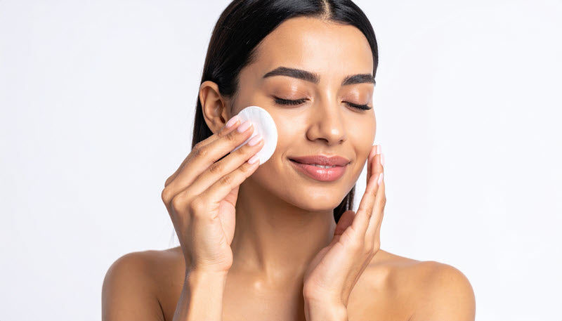 Face Toner Benefits: 10 Reasons to Try One