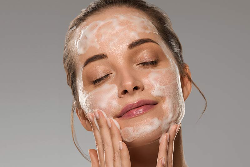 Cleanser vs. Toner: Which One to Use?